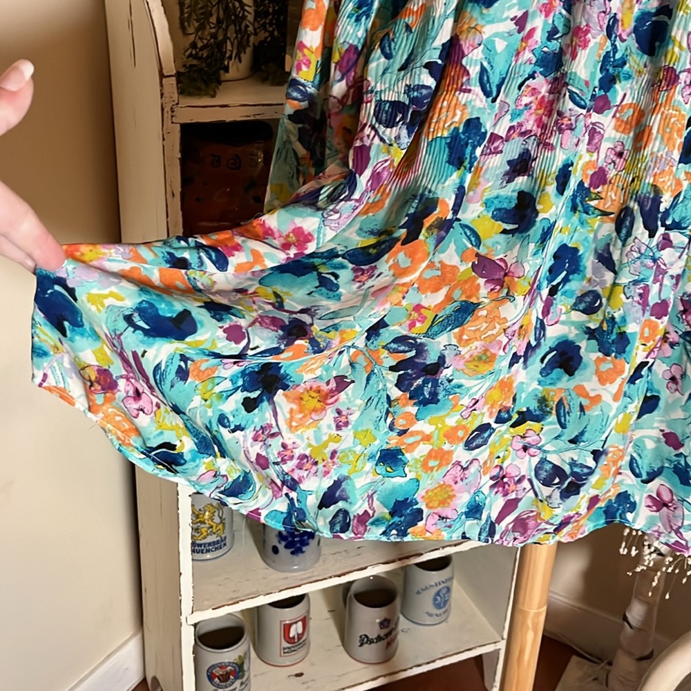 💙Spence L beautiful, watercolor, bright floral print, scoopneck bell sleeves EUC - Picture 4 of 5